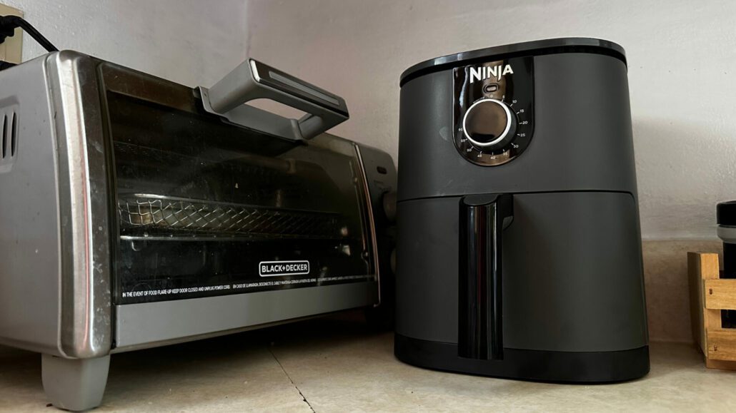 Ninja AF080 Mini Air Fryer, 2 Quarts Capacity, Compact, Nonstick, with  Quick Set Timer, Grey