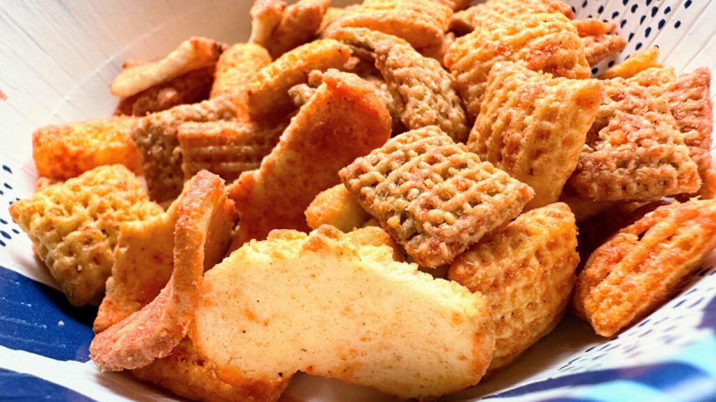 Chex Mix Cheesy Pizza Remix (Closeup)