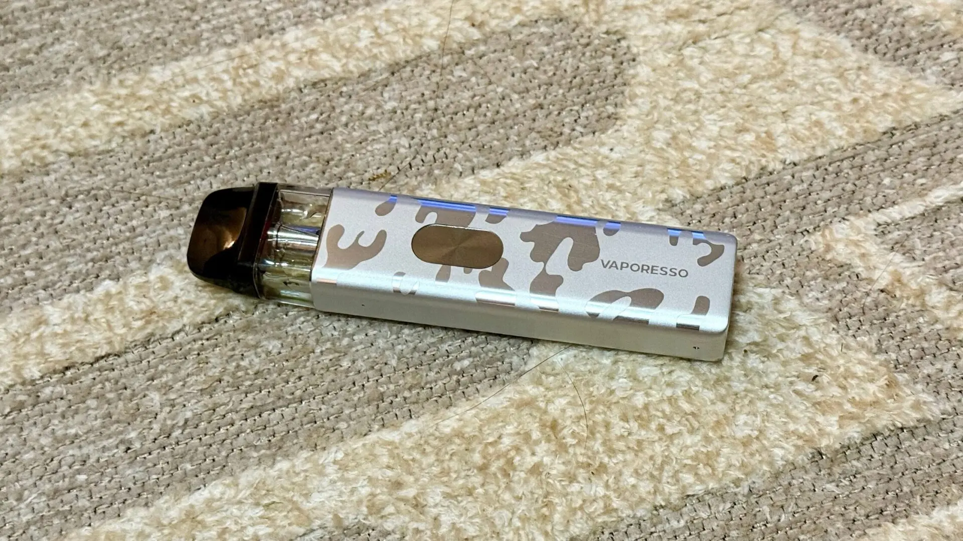 Vaporesso XROS 4 Mini Art Edition pod vape on carpet