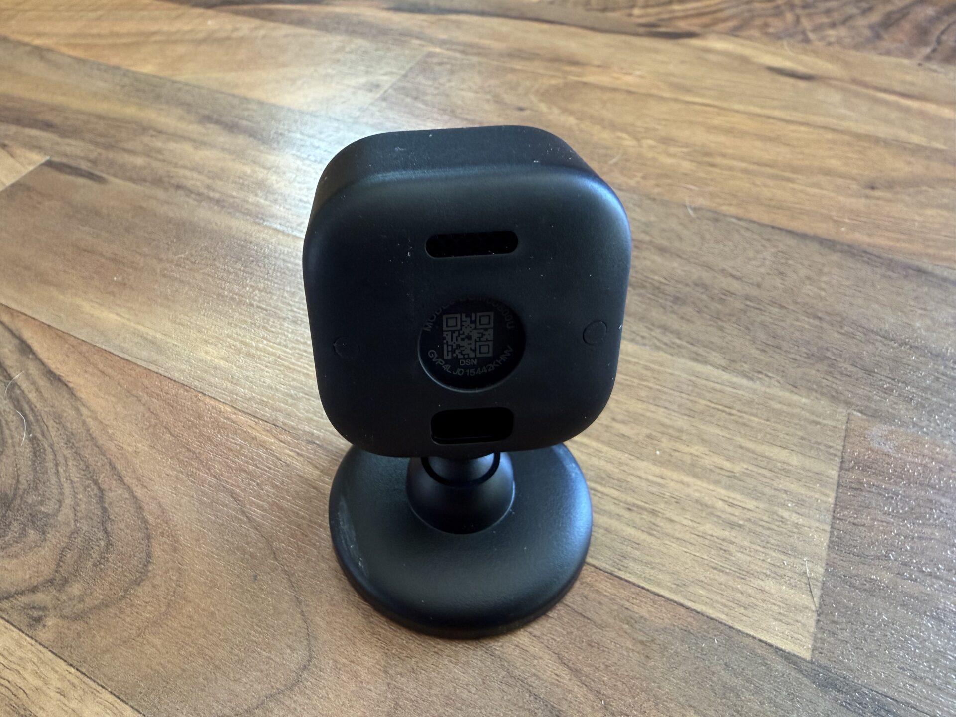 Blink Mini 2K+ rear view with setup QR code