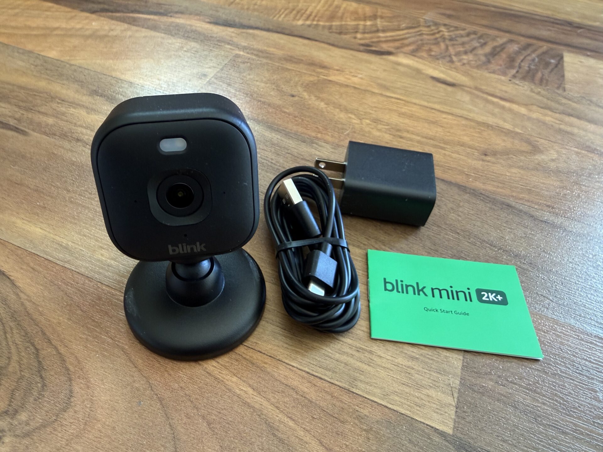 Blink Mini 2K+ unboxing showing box contents